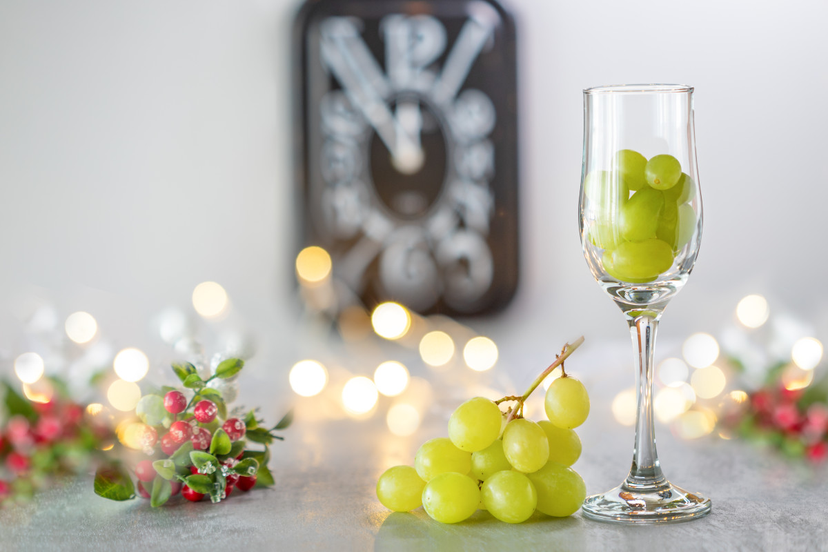 The magical tradition of eating 12 grapes under the table for the New Year